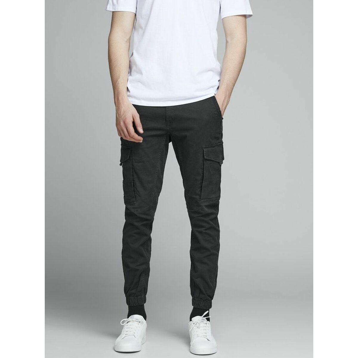 Trousers Jack & Jones JPSTPAUL JJFLAKE CARGO NOOS 12139912 Black - Urbantrek